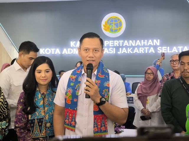 Menteri ATR/BPN, AHY meresmikan kantor pertanahan kota administratif Jakarta Selatan, Rabu (3/4/2024). Foto: Akbar Maulana/kumparan