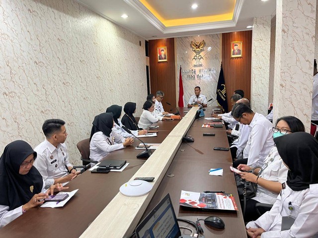 Kepala Divisi Pemasyarakatan Kanwil Kumham Jateng sedang memberi penguatan untuk petugas lapas dan rutan kemenkum HAM