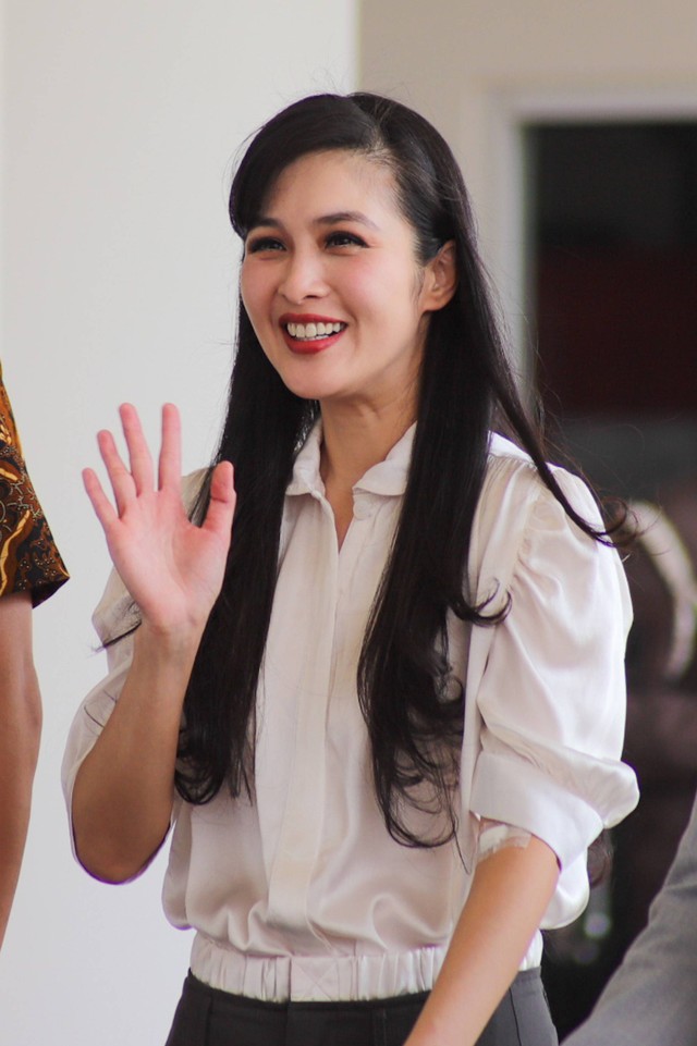 Publik figur Sandra Dewi tiba di Kejaksaan Agung RI, Jakarta, Kamis (4/4/2024). Foto: Jamal Ramadhan/kumparan