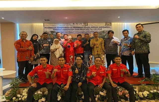 Apresiasi Program Udara Bersih dan Karhutla, Fahutan IPB Beri Penghargaan