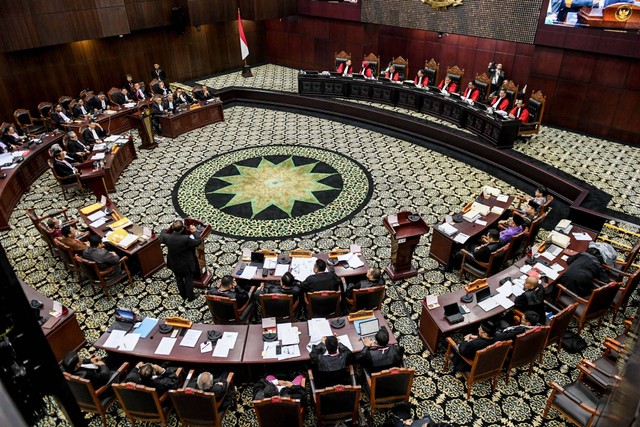 Suasana sidang lanjutan sengketa hasil Pilpres 2024 di Mahkamah Konstitusi, Jakarta, Kamis (4/4/2024). Foto: Hafidz Mubarak A/ANTARA FOTO