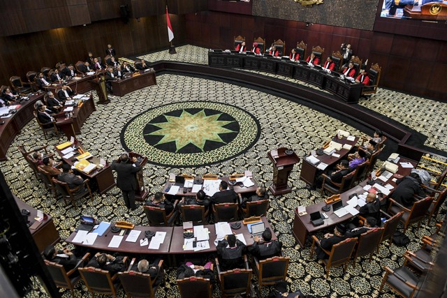 Suasana sidang lanjutan sengketa hasil Pilpres 2024 di Mahkamah Konstitusi, Jakarta, Kamis (4/4/2024). Foto: ANTARA FOTO/Hafidz Mubarak A