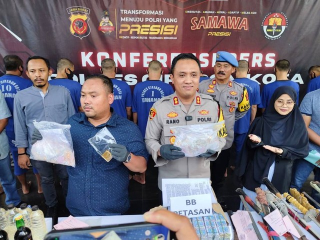 Konferensi pers hasil Operasi Pekat I Lodaya 2024 di Mapolres Cirebon Kota. Foto: Tarjoni/Ciremaitoday