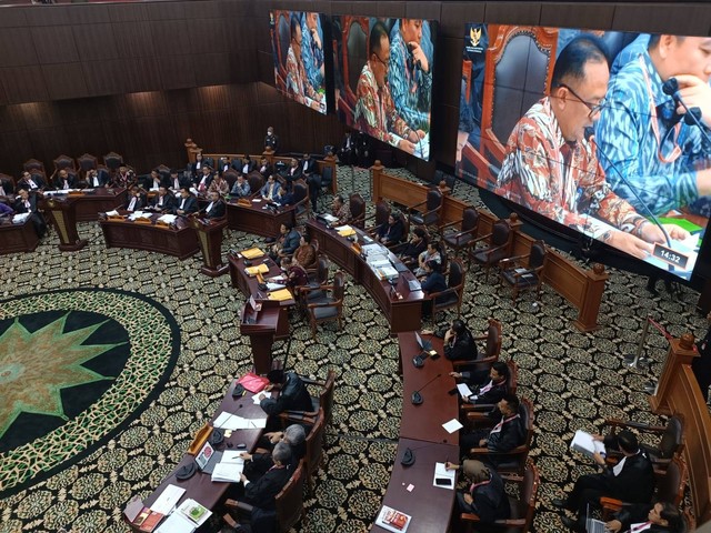 R. Gani Muhammad, Penjabat (Pj) Kota Bekasi, jadi saksi Prabowo-Gibran dalam persidangan lanjutan sengketa Pilpres 2024 di MK, Kamis (4/4). Foto: Hedi/kumparan