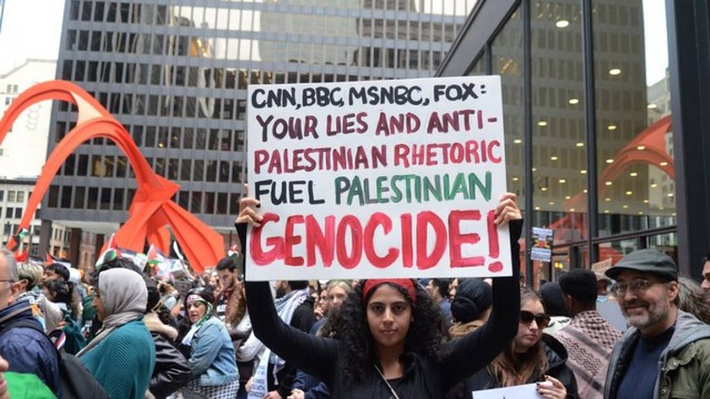 Demonstrasi di Chicago, Amerika Serikat, untuk menunjukkan solidaritas dengan Palestina dan mengutuk pemboman Israel di Gaza, 18 Oktober. [GETTY]