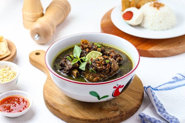 Ilustrasi rawon, makanan khas Jawa Timur. Foto: Shutterstock