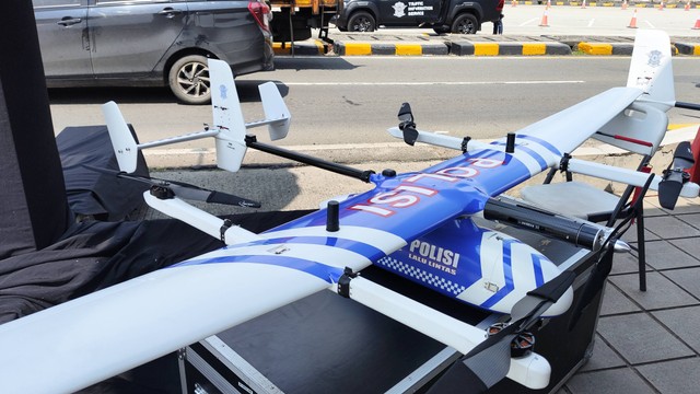 Drone milik Korlantas Polri untuk memantau arus mudik Lebaran 2024, Jakarta, Kamis (4/4/2024) Foto: Jonathan Devin/kumparan