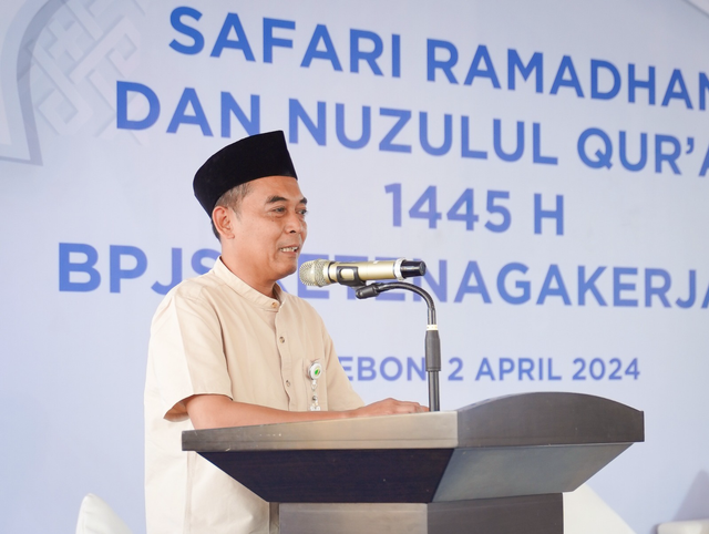 Direktur Umum dan SDM BPJS Ketenagakerjaan, Abdur Rahman Irsyadi dalam kegiatan Safari Tausiyah Ramadan dan Nuzulul Quran 1445 H BPJS Ketenagakerjaan di Cirebon, Selasa (02/04). Foto: Dok. Istimewa