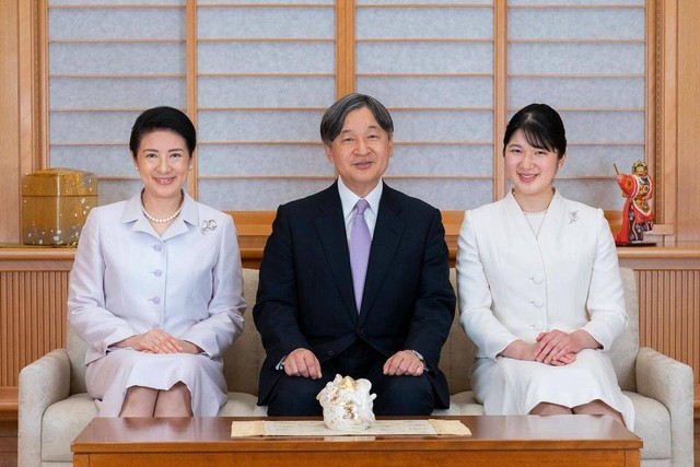Kaisar Jepang, Naruhito bersama istrinya Putri Masko dan anak mereka, Putri Aiko. Foto: Instagram @kunaicho_jp