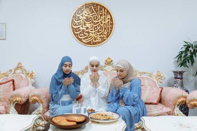 Doa berbuka puasa. Foto hanya ilustrasi. Sumber: Pexels