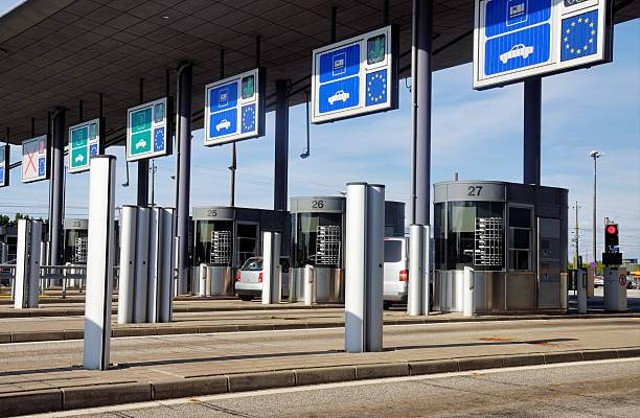 Ilustrasi Tarif Tol Palembang Prabumulih 2024, Foto: Unsplash/monap.