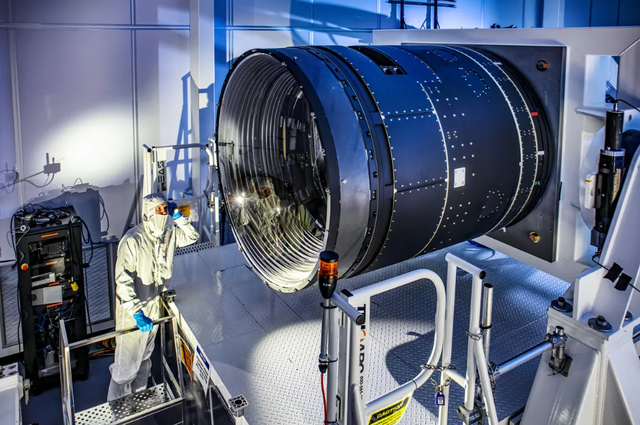 Kamera terbesar di dunia buat nangkap gambar luar angkasa.  Foto: J Ramseyer Orrell/SLAC National Accelerator Laboratory