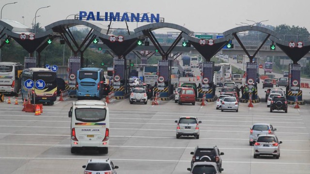 Pintu keluar tol Cipali Palimanan. Foto: Dedhez Anggara/Antara