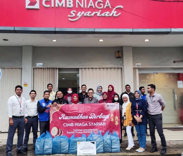 Ajak DT Peduli Aceh, CIMB Niaga Syariah Bagikan 400 Paket Berbuka Puasa