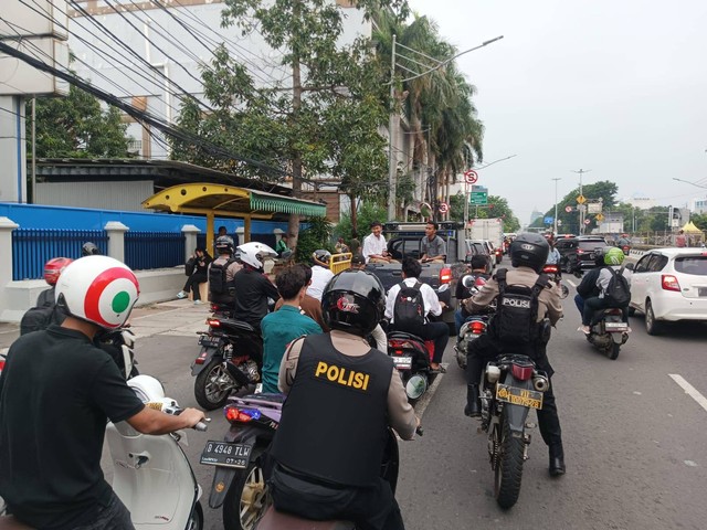 Polres Metro Jakarta Pusat tangkap 169 remaja yang konvoi bawa bendera-petasan, berkedok bagi-bagi takjil. Foto: Dok. Humas Polres Jakarta Pusat