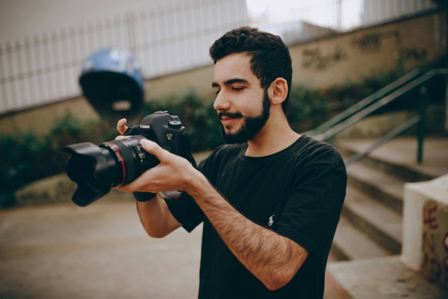 Ilustasi kamera DSLR terbaik untuk pemula. Foto: Pexels.com 