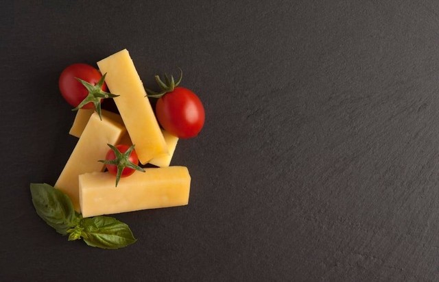 Ilustrasi Kalori Cheese Stick  Sumber Unsplash/Önder Örtel