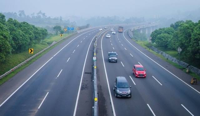 Ilustrasi tarif tol Medan-Tebing Tinggi 2024. Foto: Unsplash/Abdul Ridwan