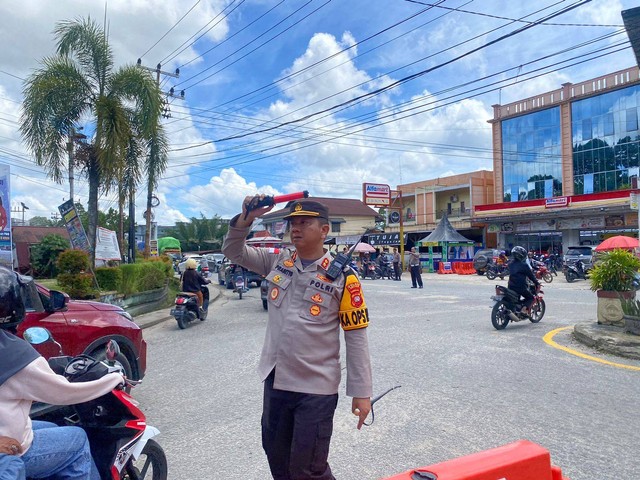 Kemacaten di jalan nasional arah tugu jam hingga Jalan Lintas Melawi. Foto: Dok. Istimewa