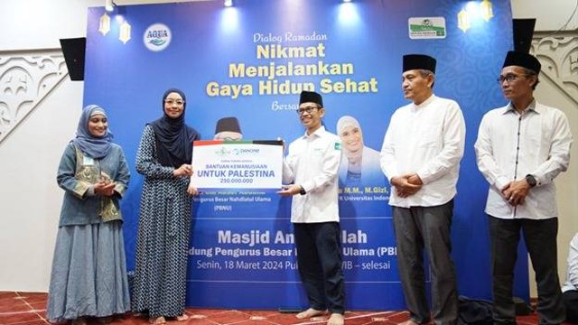 Danone Indonesia menyalurkan donasi tahap kedua untuk masyarakat Palestina melalui LAZISNU. Foto: dok. Danone Indonesia