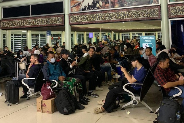 Terminal 1 Bandara Soekarno-Hatta (CGK) mulai ramai dipadati pemudik yang ingin pulang kampung lebih awal untuk menyambut Lebaran 2024, Jumat (5/4/2024). Foto: Dok. Cindy Maydea