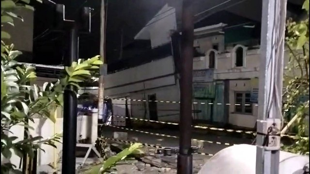 Longsor terjadi di sebuah rumah di Puri Ngaliyan Kota Semarang, Jumat (5/4/2024). Foto: Dok. Istimewa