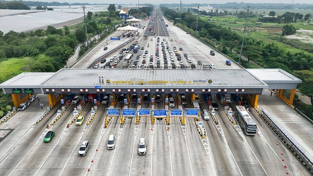 Suasana Gerbang Tol Cikarang Utama, Sabtu (6/4/2024). Foto: Dok. Jasamarga