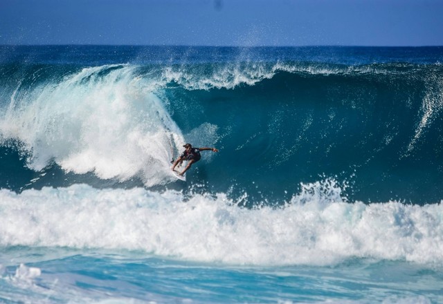 Tarif kursus surfing di Kuta Bali. Foto hanya ilustrasi, bukan tempat sebenarnya. Sumber: unsplash.com