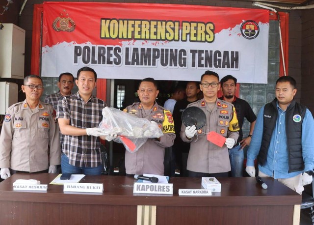 Polres Lampung Tengah saat menggelar konferensi pers. | Foto: Dok Humas Polres Lampung Tengah