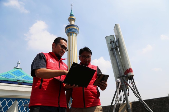 Optimalisasi jaringan Telkomsel di Masjid Agung Al Akbar, Surabaya Foto: Telkomsel