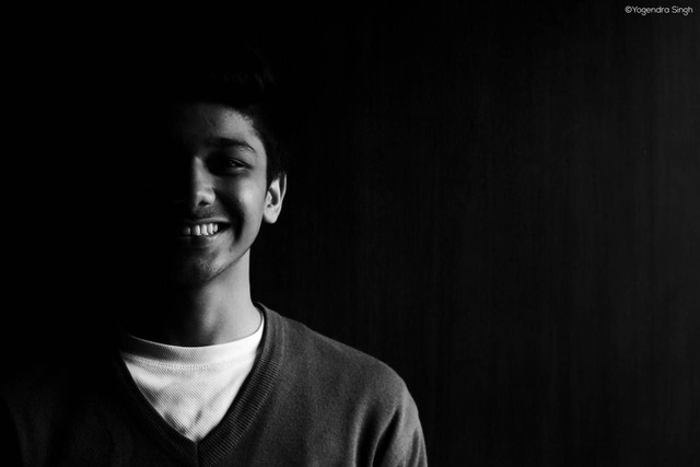 ilustrasi smilling depression. Sumber foto: Pexels