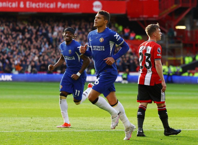 Thiago Silva dari Chelsea merayakan gol pertama mereka Foto: Lee Smith/Reuters