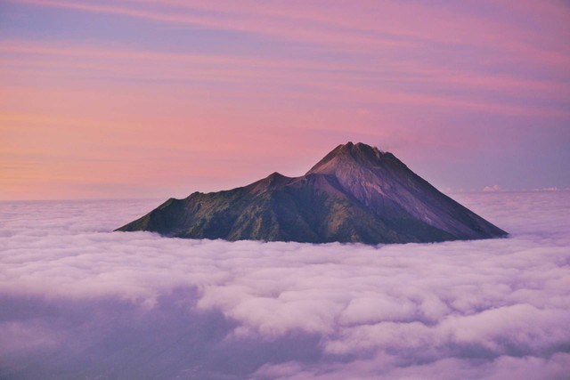 Gunung Catur. Foto hanya ilustrasi, bukan tempat sebenarnya. Sumber: Unsplash/arif riyanto