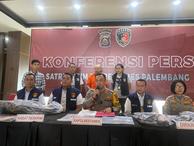 Kapolrestabes Palembang Kombes Pol Harryo Sugihhartono saat menggelar pres rilis penangkapan WN Rusia pembobol ATM, Foto : Istimewa