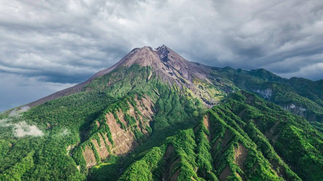 Gunung Batur Kintamani. Foto hanya ilustrasi, bukan tempat sebenarnya. Sumber: Unsplash/muhammad azzam