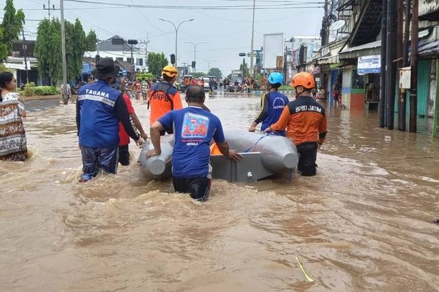 Sejumlah wilayah di Pasuruan, Jawa Timur terendam banjir, Selasa (9/4/2024). Foto: BPBD Jatim
