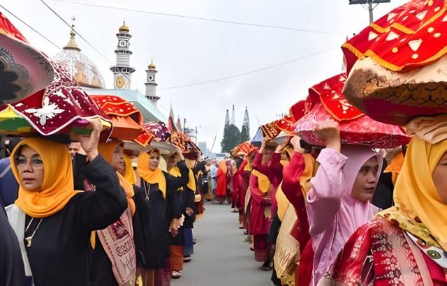 Festival Minangkabau. Foto : https://www.shutterstock.com/id/