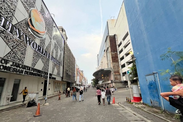 Cirebon Super Block (CSB) Mall salah satu mall terbesar di Kota Cirebon. (9/4/2024). Foto: kumparan