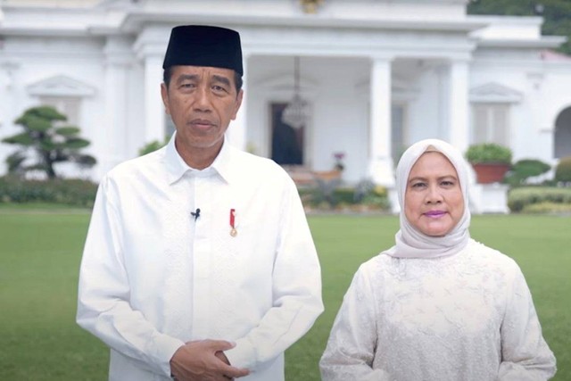 Presiden Joko Widodo dan Iriana Jokowi ucapkan selamat Idul Fitri 1445 Hijriah. Foto: Dok Setpres