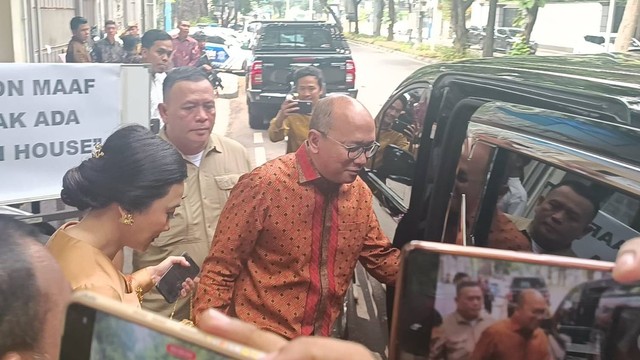Ketua TKN Prabowo-Gibran, Rosan Roeslani menyambangi rumah Megawati Soekarnoputri, Jakarta Pusat, Rabu (10/4/2024). Foto: Fadlan Nuril Fahmi/kumparan
