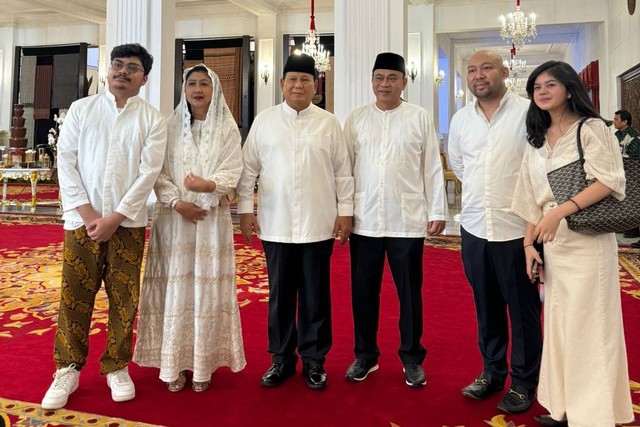 Menhan Prabowo Subianto bersama Menkominfo Budi Arie halalbihalal dengan Presiden Jokowi di Istana Kepresidenan, Jakarta, Rabu (10/4/2024). Foto: Dok. Istimewa