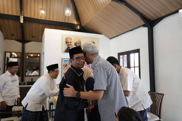 Mahfud MD bertemu Ganjar Pranowo di Sleman, Rabu (10/4/2024). Foto: Dok. Istimewa