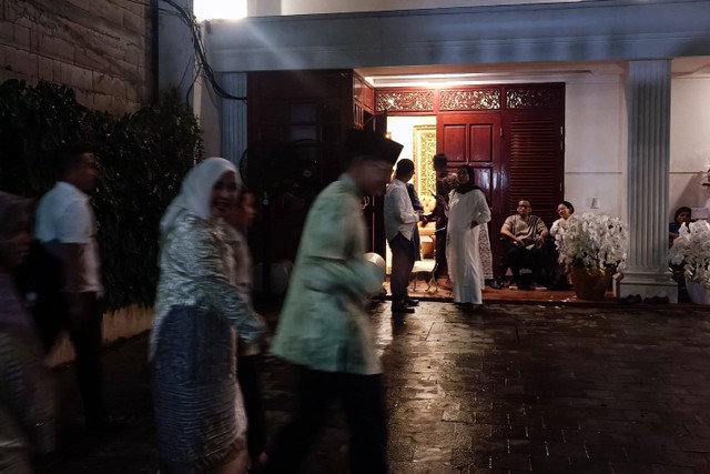 Sandiaga Uno tiba di rumah Prabowo di Kertanegara 4, Jaksel, Rabu (10/4/2024) Foto: Thomas Bosco/kumparan