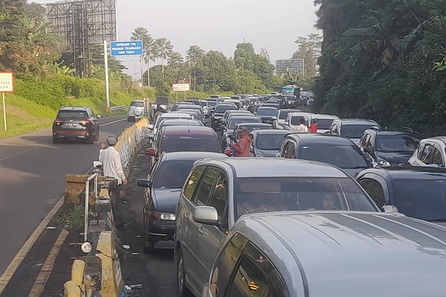 Kendaraan terjebak kemacaten menuju Jalur Puncak, Bogor, Kamis (11/4/2024). Foto: Dok. Istimewa