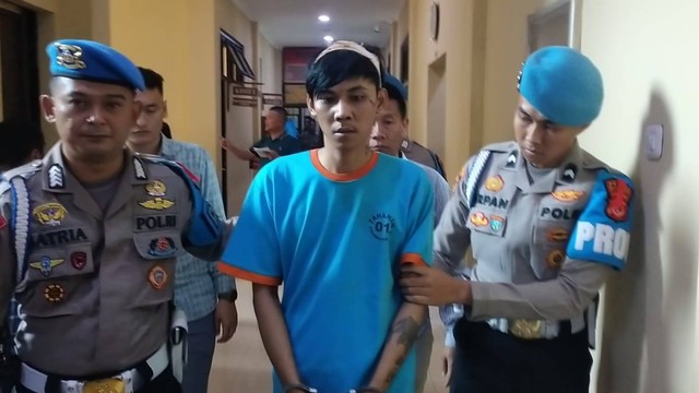 Muhammad Aris Fadilah (25) alias Pelangi, tersangka perampasan dan penganiayaan seorang pemudik pada malam takbir Lebaran 2024 diciduk polisi. Foto: Dok. Istimewa
