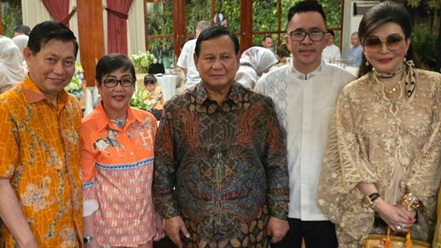 Empat Ketua Parpol asal Sulawesi Utara saat bersilaturahmi lebaran dengan Prabowo Subianto.