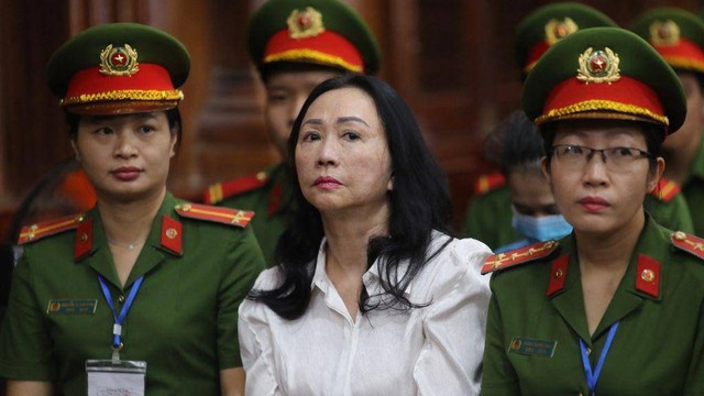 Truong My Lan dituduh menggelapkan dana senilai $44 miliar dari salah satu bank terbesar Vietnam selama 11 tahun.