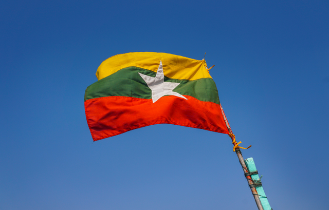 bendera Myanmar by: canva.com