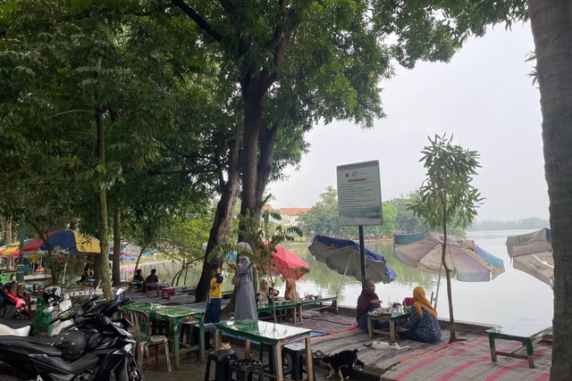 Suasana kawasan wisata Setu Babakan, Jumat (12/4/2024). Foto: Fadhil Pramudya/kumparan