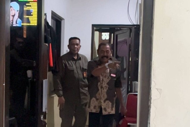 Ketua DPC PDIP Solo, FX Hadi Rudyatmo sowan ke kediaman pribadi Megawati di Menteng, Jakarta Pusat, Jumat (12/4/2024). Foto: Haya Syahira/kumparan